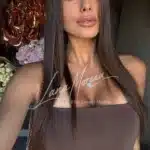 Glamorous VIP model selfie look