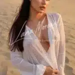Seductive look in Dubai dunes