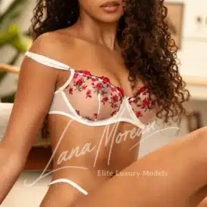 Stunning escort lady München Fernanda in floral bra