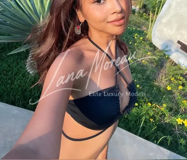 Luxury escort Elysia in sunlight