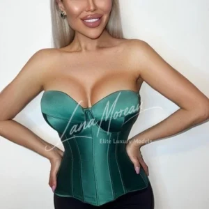 Highclass escort Vienna in green corset